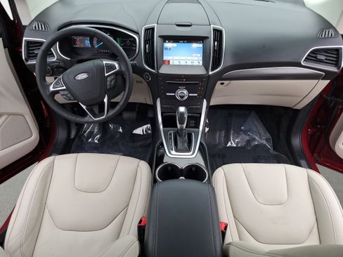 Used 2018 Ford Edge Titanium w/ Technology Package AWD/4WD image 9