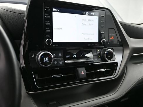 Used 2021 Toyota Highlander XLE FWD image 23