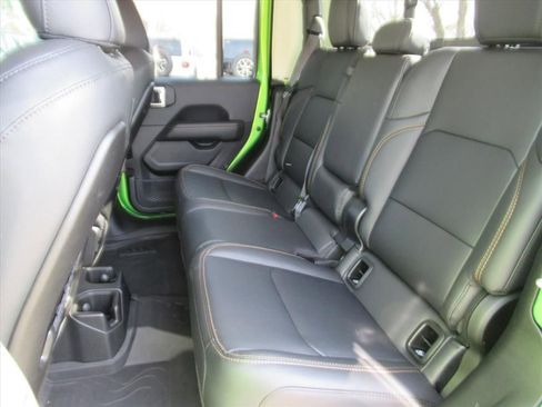 Used 2025 Jeep Gladiator Sport image 31