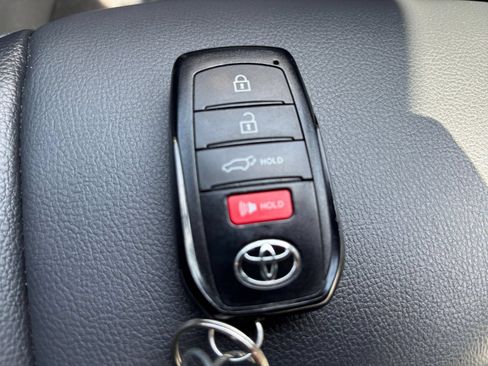 Used 2025 Toyota Highlander XSE AWD/4WD image 16