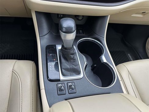 Used 2015 Toyota Highlander XLE image 6