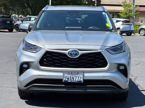 Used 2021 Toyota Highlander XLE AWD/4WD image 8