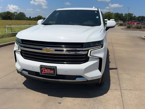 Used 2024 Chevrolet Suburban LT RWD image 4