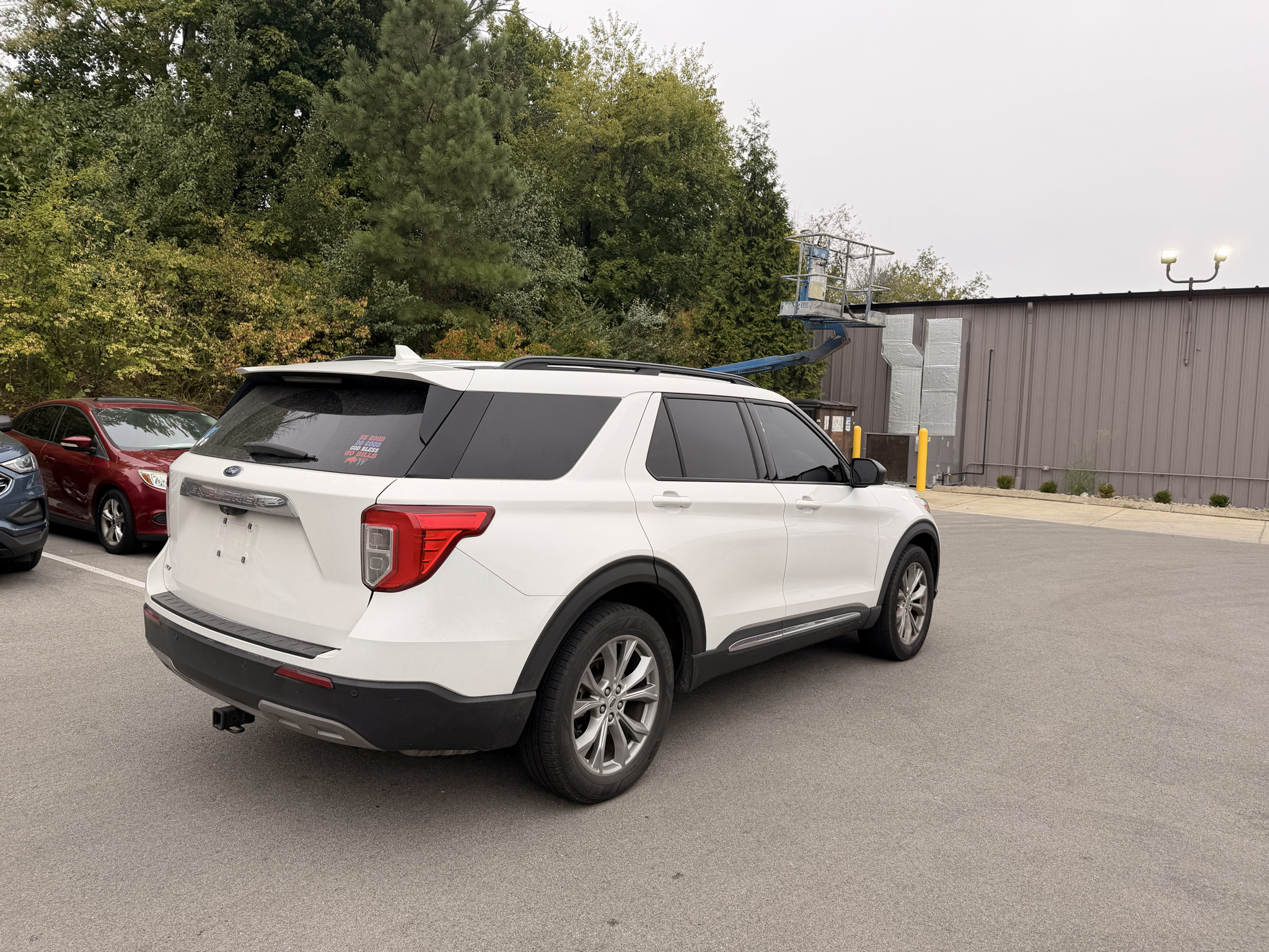Used 2020 Ford Explorer XLT w/ Equipment Group 202A AWD/4WD image 4
