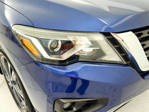 Used 2018 Nissan Pathfinder Platinum FWD image 26