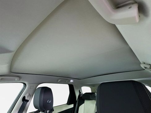 Used 2025 Land Rover Discovery Sport S image 13