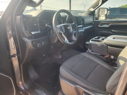 Used 2024 Chevrolet Silverado 2500 LT AWD/4WD image 10