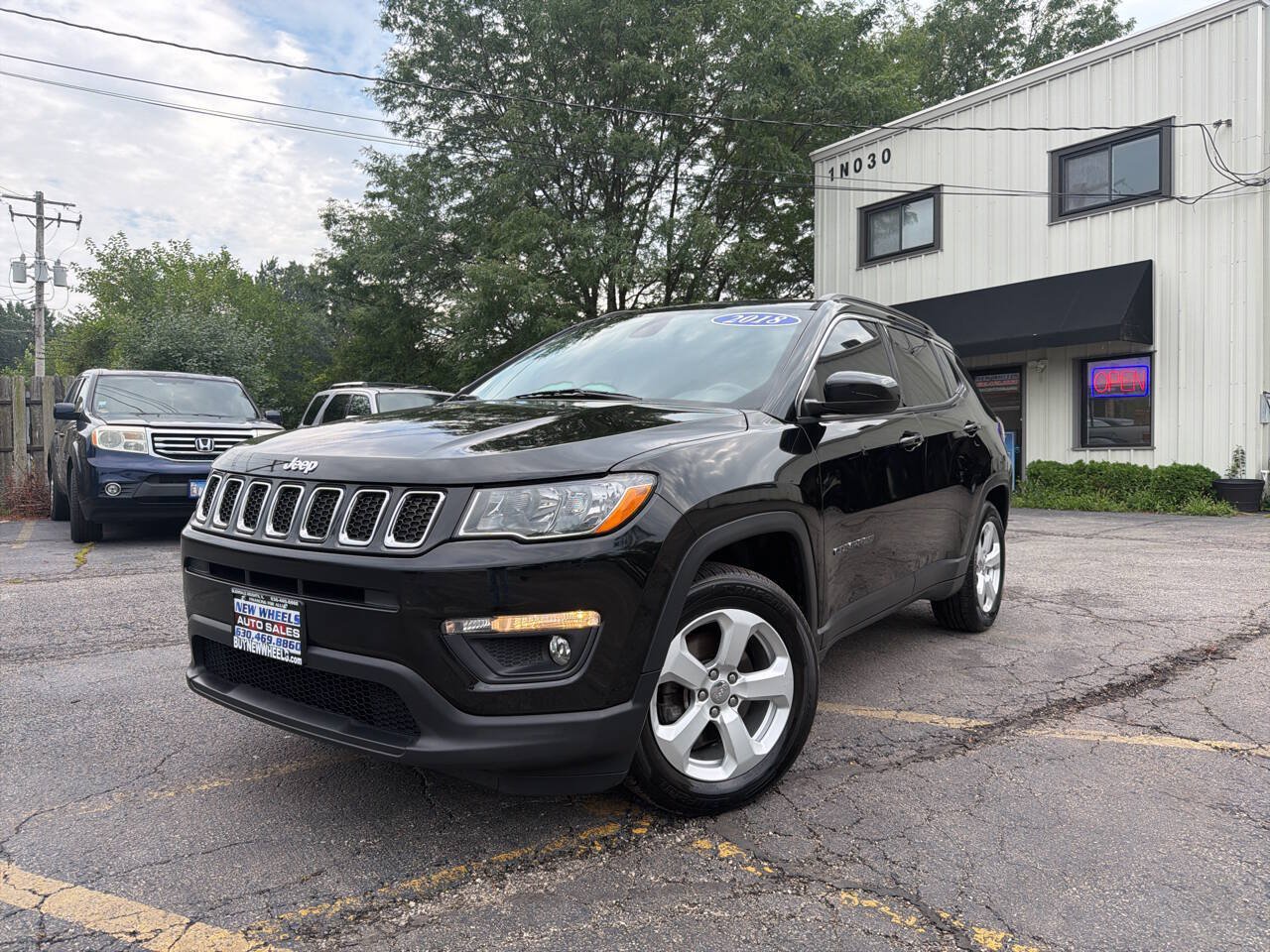 Used 2018 Jeep Compass Latitude w/ Cold Weather Group FWD image 1