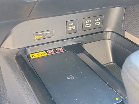 Used 2025 Toyota Camry LE image 29