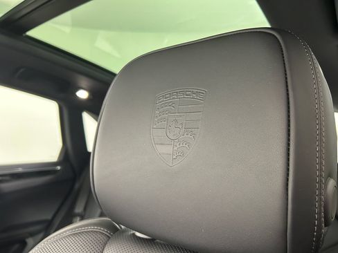 Used 2025 Porsche Macan AWD/4WD image 15