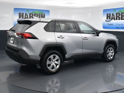Used 2022 Toyota RAV4 LE FWD image 5