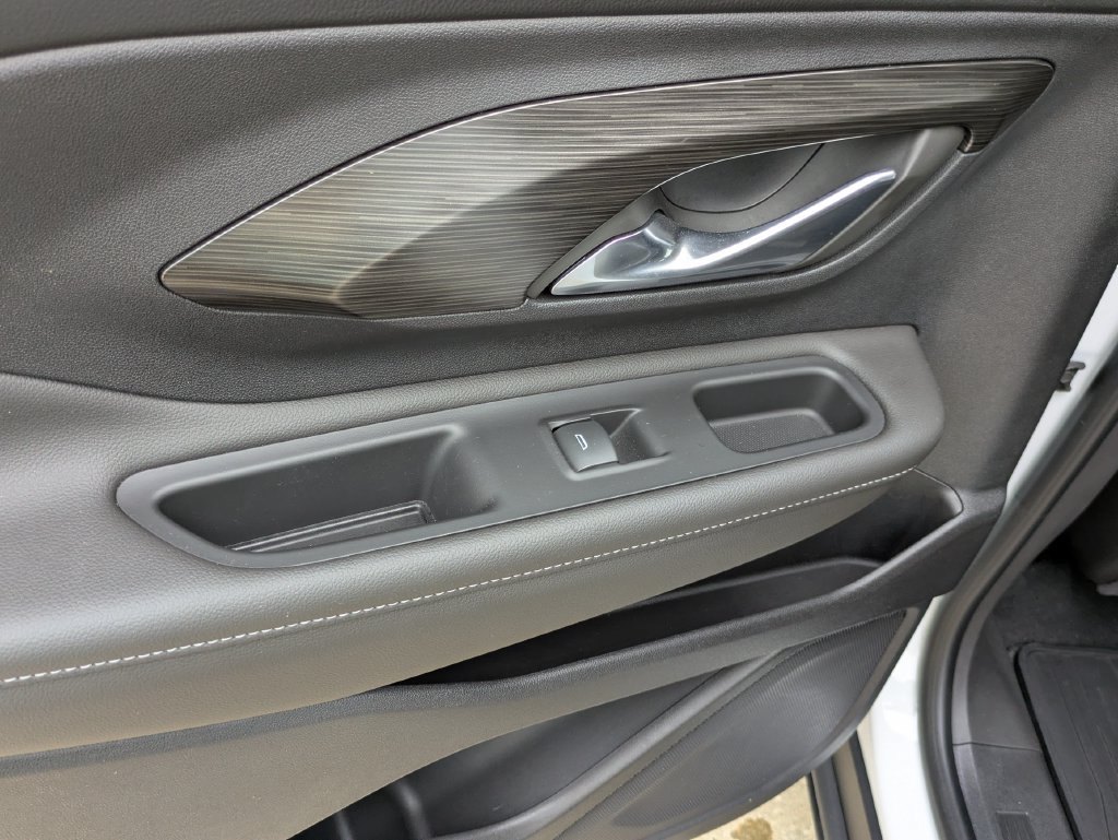 Used 2023 GMC Terrain SLT w/ Infotainment Package II FWD image 8