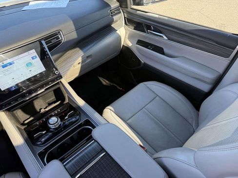 Used 2023 Jeep Wagoneer Series II w/ Convenience Group I image 28