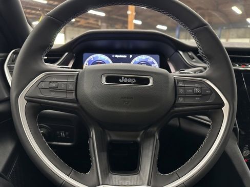 New 2025 Jeep Grand Cherokee Laredo X w/ Luxury Tech Group I image 17