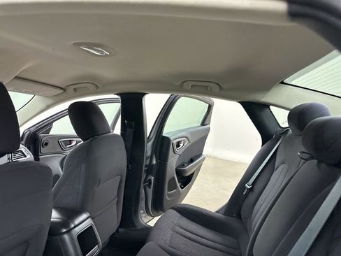 Used 2015 Chrysler 200 Limited image 29