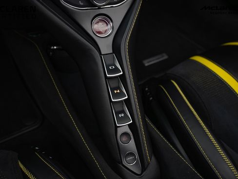 Used 2023 McLaren 720S Spider image 34