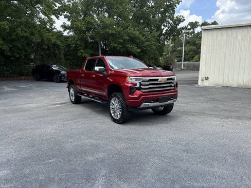 Used 2022 Chevrolet Silverado 1500 High Country w/ High Country Premium Package AWD/4WD image 3