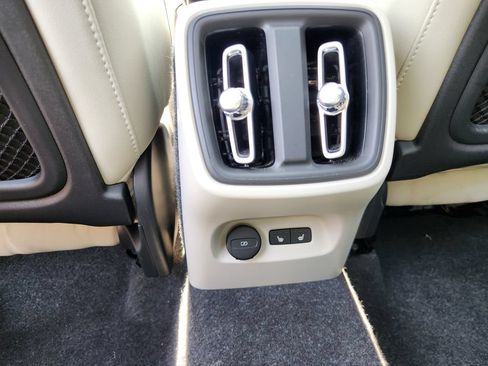 Certified 2025 Volvo XC40 B5 Plus AWD/4WD image 12
