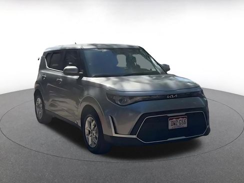 Used 2025 Kia Soul LX w/ LX Technology Package FWD image 3