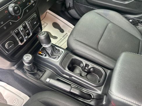 Used 2020 Jeep Wrangler Unlimited Sahara AWD/4WD image 16