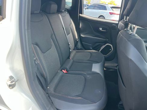 Used 2016 Jeep Renegade 75th Anniversary FWD image 31