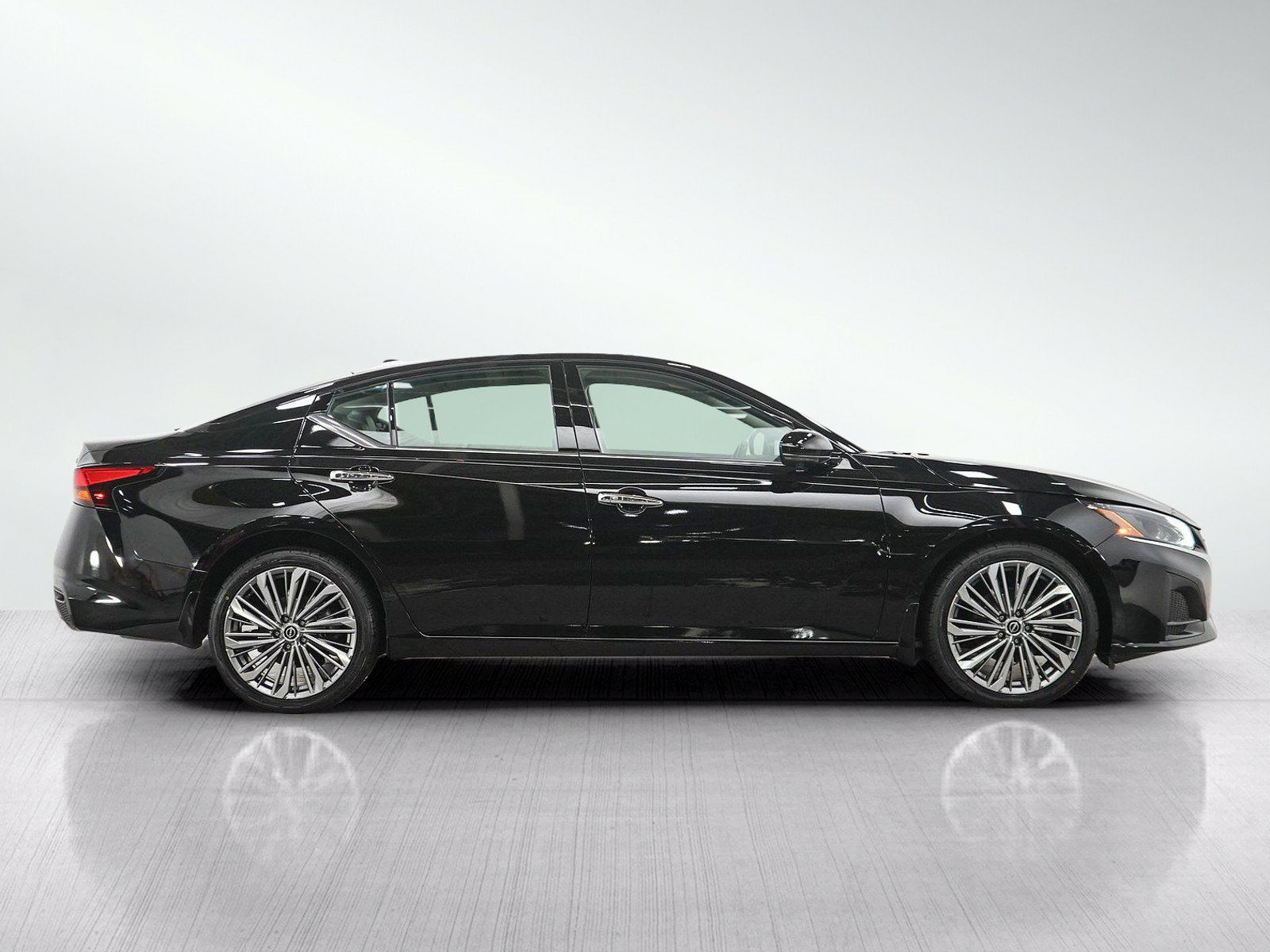 Used 2023 Nissan Altima 2.5 SL AWD/4WD image 6