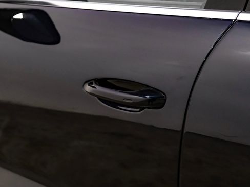 Used 2019 Porsche Cayenne Sport Utility 4D image 36