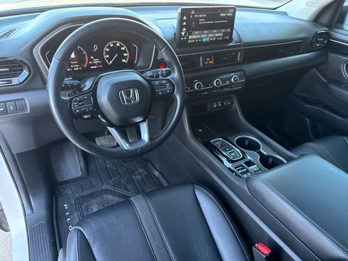 Used 2025 Honda Pilot Touring image 14