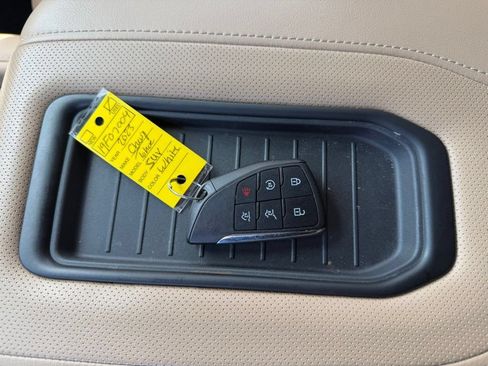 Used 2023 Chevrolet Tahoe Premier RWD image 2
