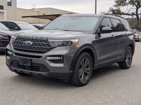 Used 2021 Ford Explorer XLT w/ Equipment Group 202A image 7