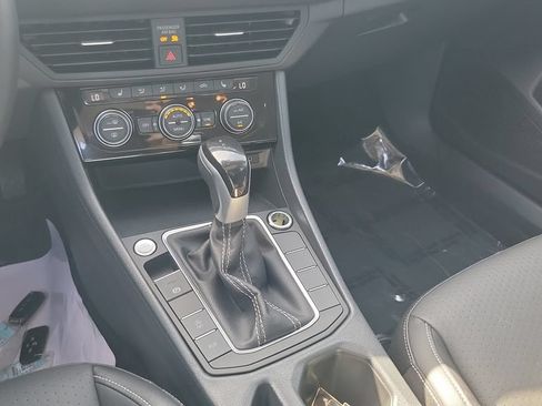 Used 2024 Volkswagen Jetta SE w/ Panoramic Sunroof Package FWD image 15