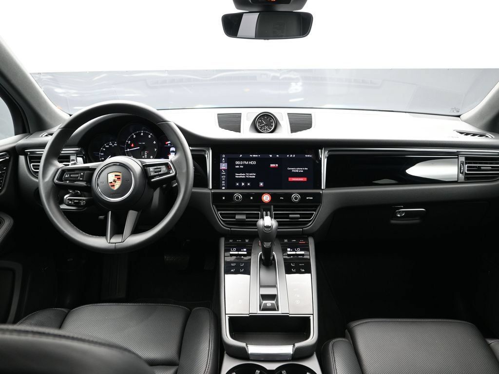 Certified 2026 Porsche Macan AWD/4WD image 19