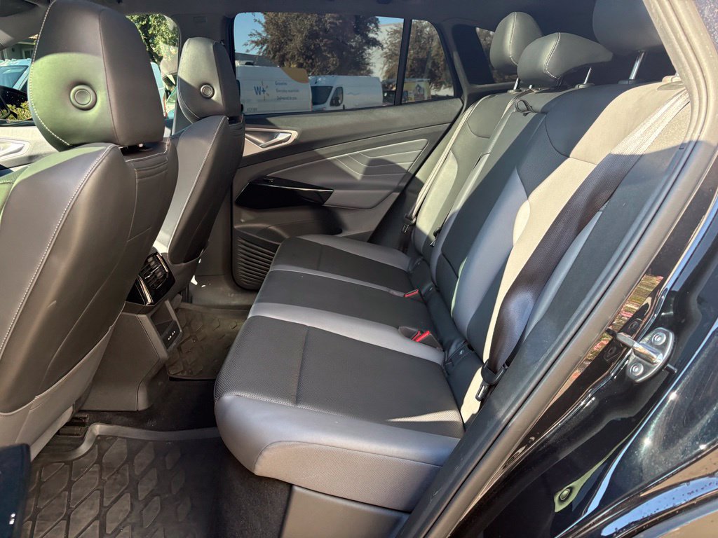 Used 2023 Volkswagen ID.4 Pro S AWD/4WD image 10
