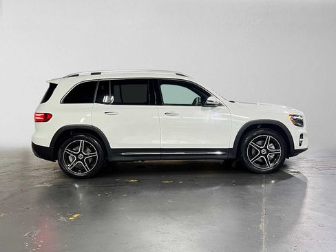 Used 2026 Mercedes-Benz GLB 250 4MATIC image 2