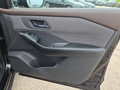 Used 2023 Nissan Rogue S AWD/4WD image 6
