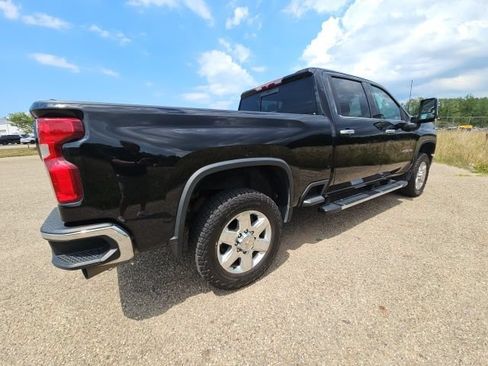 Used 2022 Chevrolet Silverado 2500 LTZ w/ LTZ Convenience Package AWD/4WD image 3