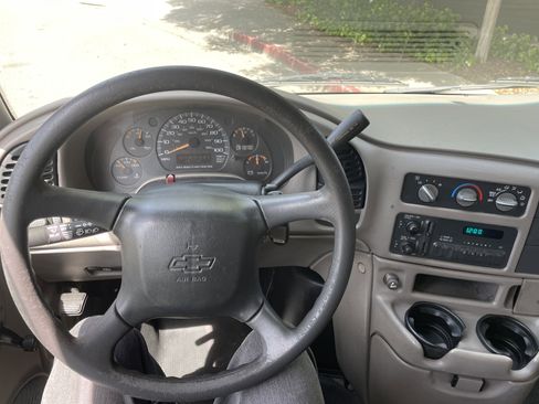 Used 2003 Chevrolet Astro RWD image 4