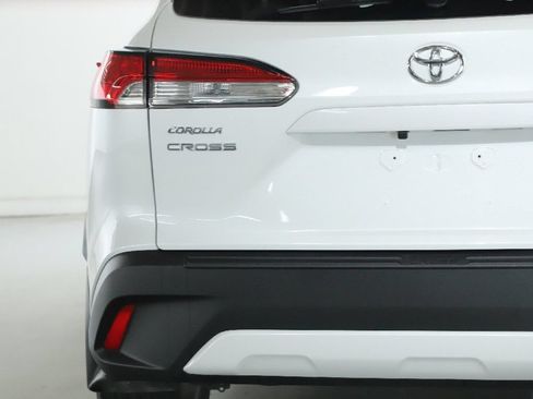 Used 2024 Toyota Corolla Cross LE FWD image 41