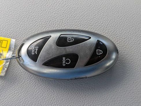 Used 2025 Hyundai Elantra Limited FWD image 28