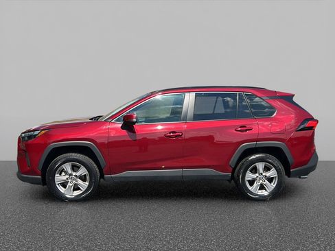 Used 2025 Toyota RAV4 XLE AWD/4WD image 2