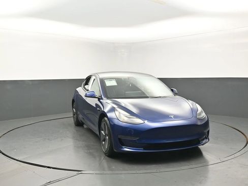 Used 2023 Tesla Model 3 Standard Range image 4