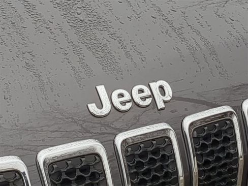 Certified 2019 Jeep Cherokee Limited w/ Luxury Group image 19