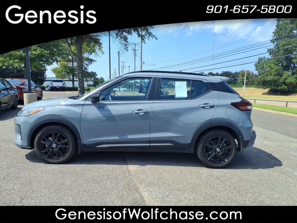 Used 2021 Nissan Kicks SR w/ SR Premium Package FWD image 2