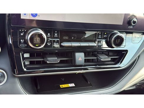 Certified 2024 Toyota Highlander Limited AWD/4WD image 26