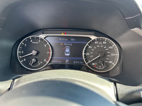 Used 2025 Nissan Altima 2.5 SV FWD image 14