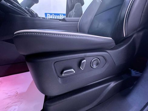 Used 2024 Cadillac Escalade Premium Luxury image 13