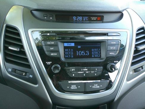 Used 2014 Hyundai Elantra SE FWD image 15