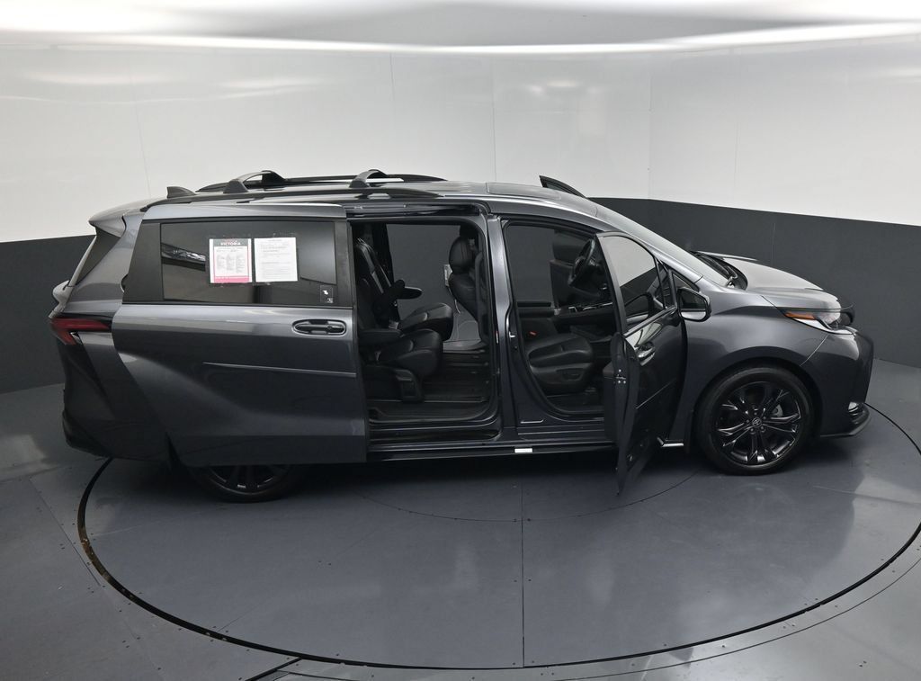 Used 2025 Toyota Sienna XSE w/ XSE Plus Package FWD image 24