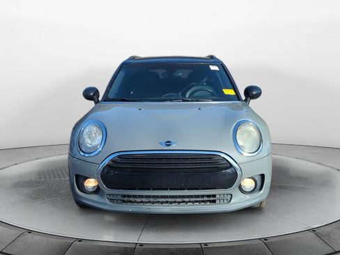 Used 2017 MINI Cooper Clubman Cooper image 2