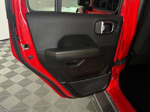Used 2025 Jeep Wrangler Unlimited Sahara AWD/4WD image 27
